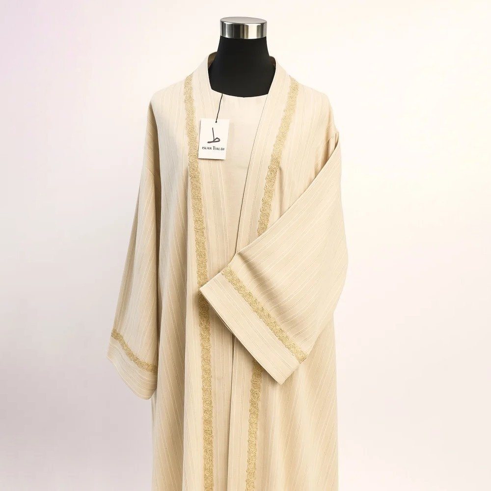 Kimono traditionnelle beige à broderies dorées
