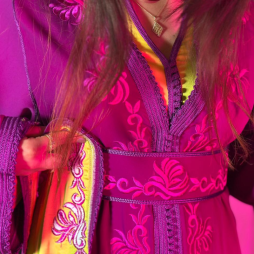 Caftan deux pièces brodé – Violet royal et vert anis