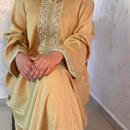 Djellaba dorée – Élégance et raffinement marocain