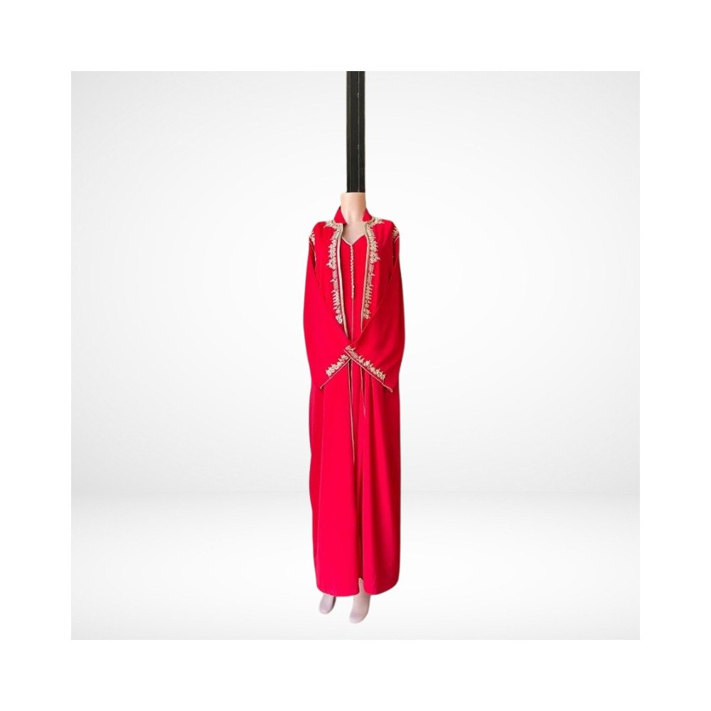 Jellaba Rouge Royale – Broderies Dorées Artisanales
