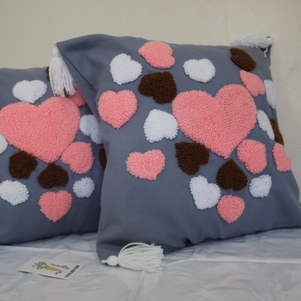 Coussins brodés en broderie orientale