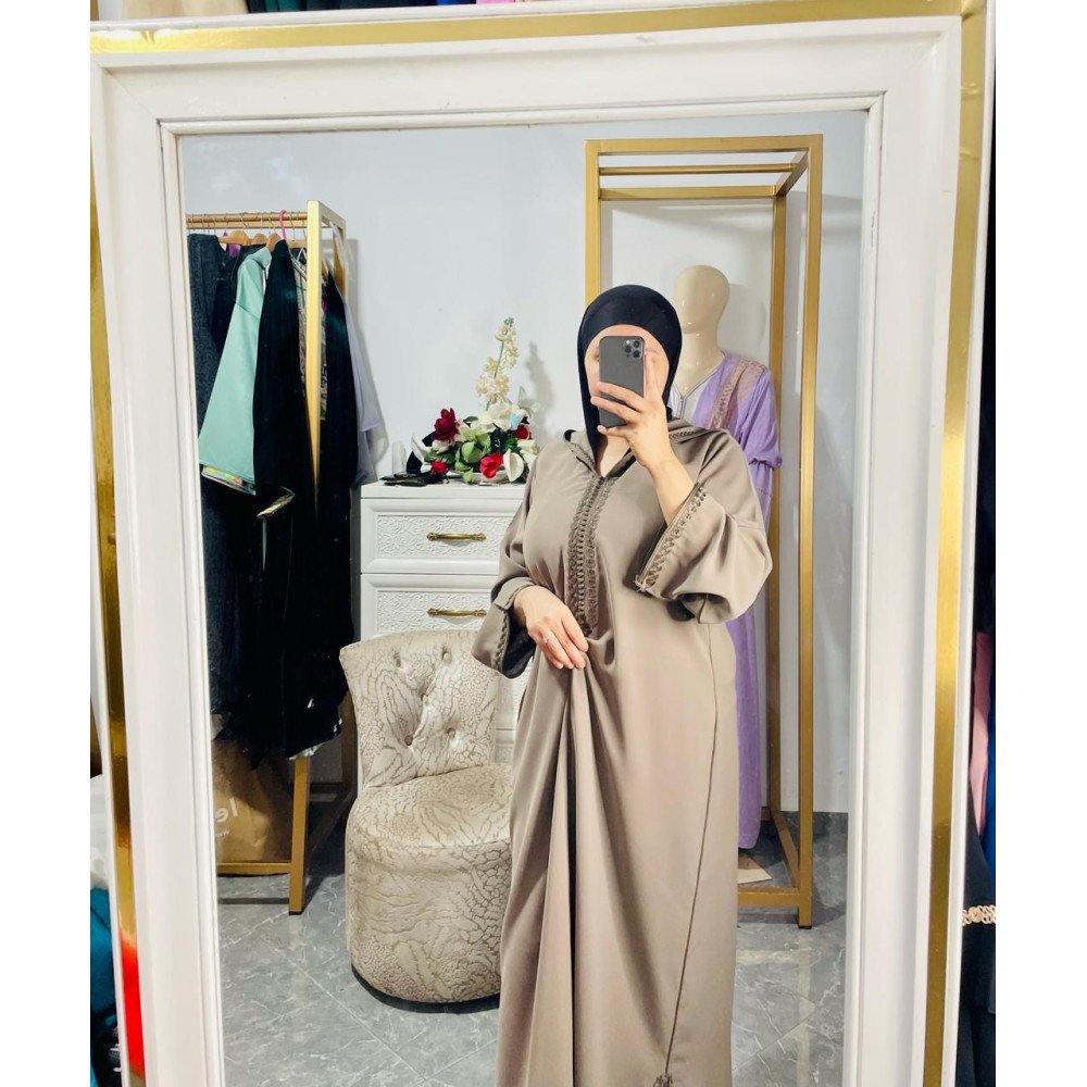 DJellaba taupe avec sfifa et broderies.