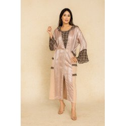 Jellaba moderne satinée – Éclat et audace urbaine