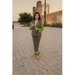 Ensemble moderne deux pièces – Élégance naturelle et touche printanière