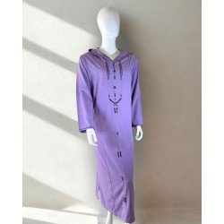 Djellaba marocaine mauve brodée – Élégance et simplicité