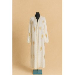 Kimono blanc brodé de motifs dorés 