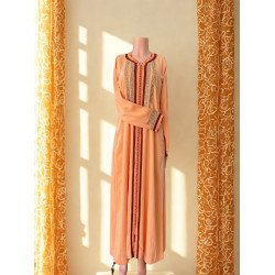 Caftan traditionnel brodé  Couleur abricot