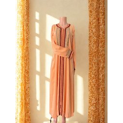 Caftan traditionnel brodé  Couleur abricot