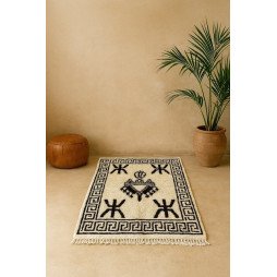  Tapis berbère en laine Symboles amazighs noirs sur fond écru